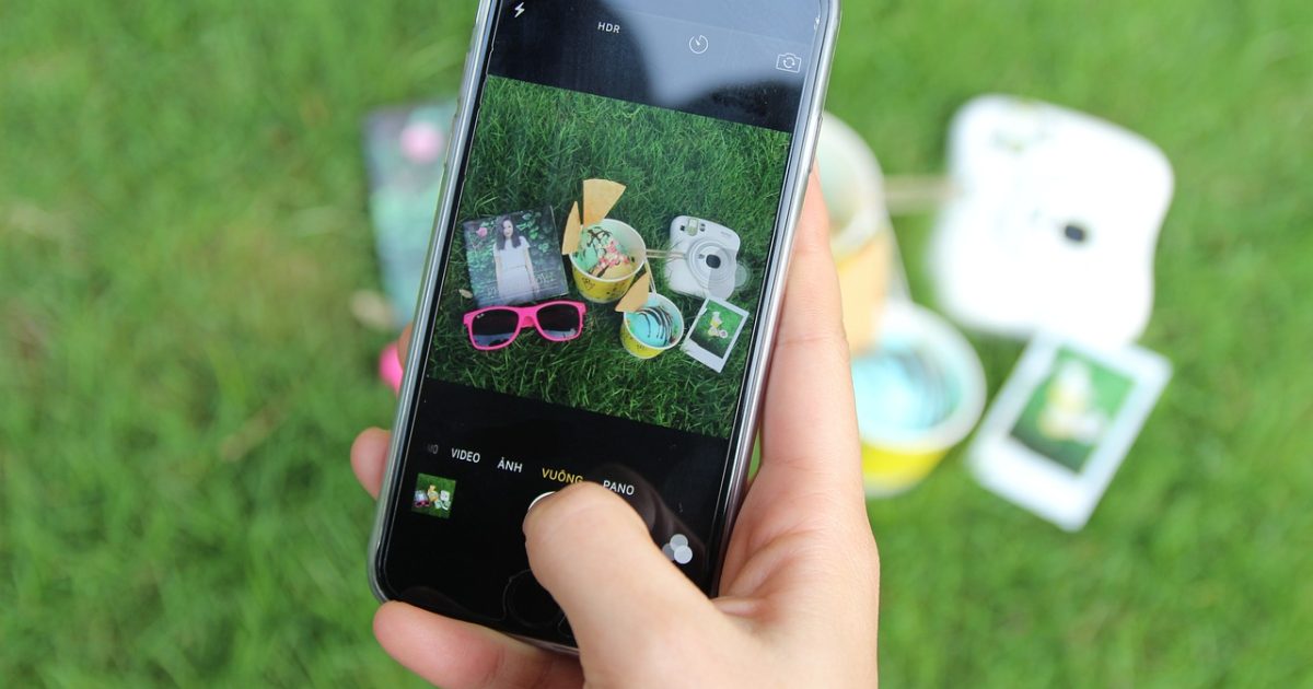 Green, grass, lawn, picture, photo, nature, mobile, phone, camera, selfie, outdoor, picnic, photography, green phone, green camera, green mobile, green photography, green smartphone, green telephone
